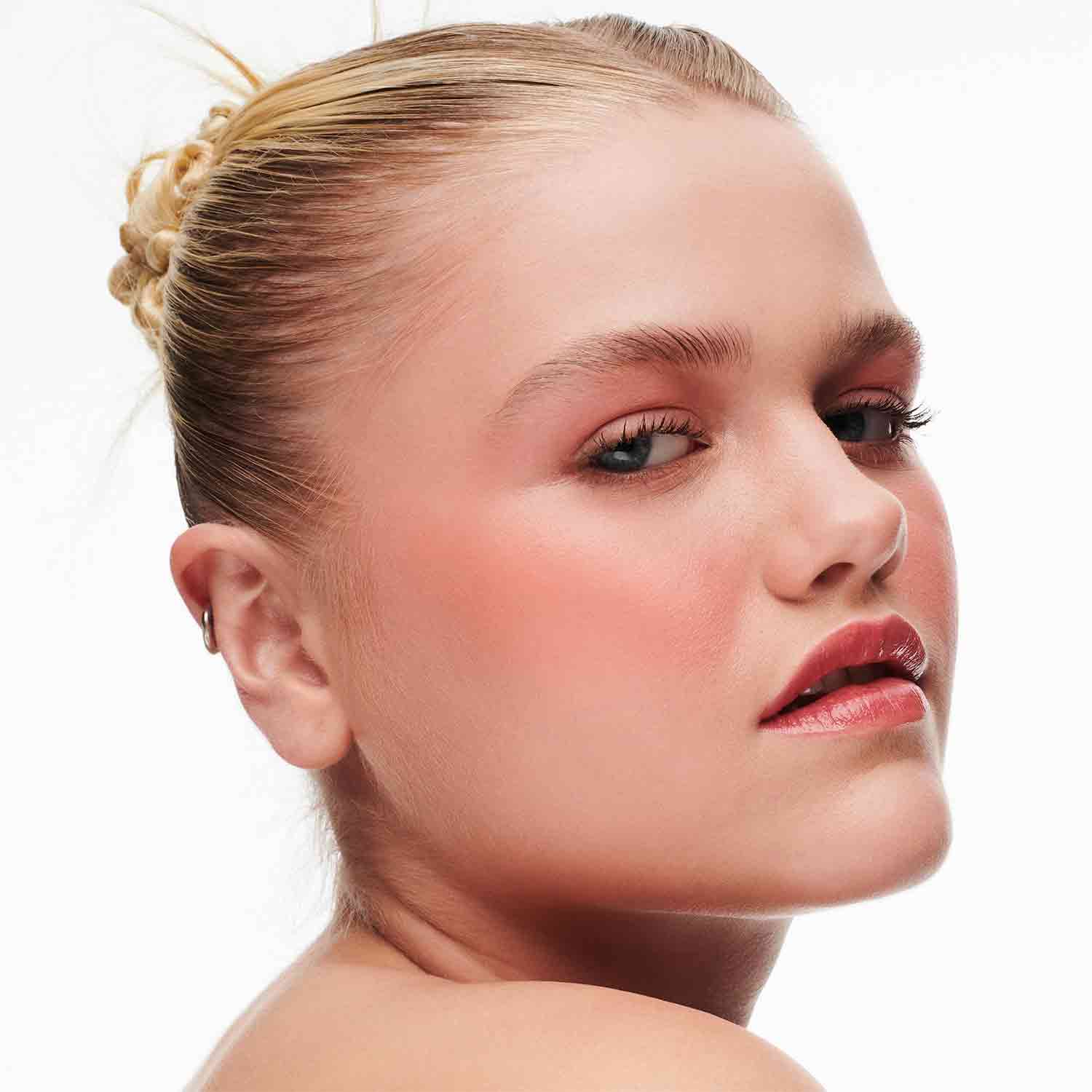GLOW PLAY CUSHIONY BLUSH (BLUSH EN CREMA)